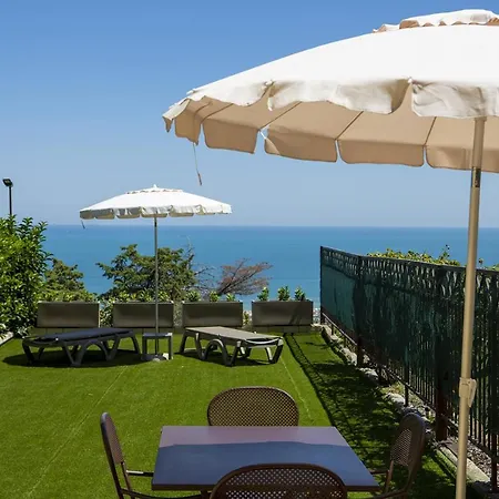 Giuvra Garden House Holiday home
